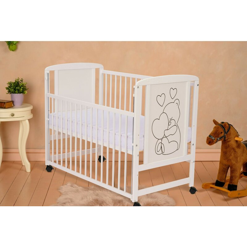 Patut din lemn, 120x60 cm, Cu laterala culisanta, Din lemn de pin si mdf, Stabil si rezistent, Inaltime saltea reglabila pe 3 nivele, Laterala cu 3 bete detasabile, EN716-1, EN716-2, Alb, Qmini, Timmi Heart + Saltea 10 cm