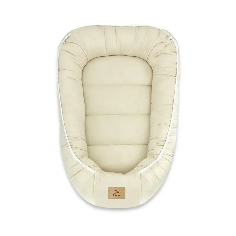 Cosulet bebelus, Qmini, Pentru dormit, Baby Nest 55 x 75 cm, Husa 100% muselina dubla, Material certificat Oeko Tex Standard 100, Warm beige