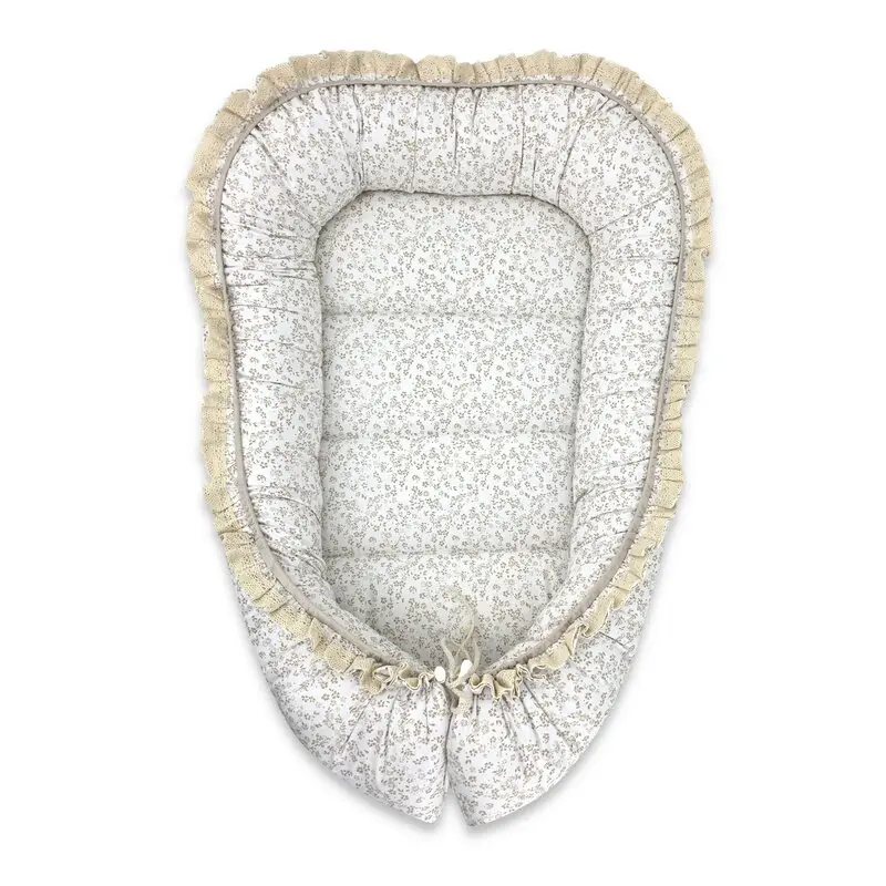 Cosulet bebelus, MimiNu, Premium, Pentru dormit, Baby Nest 55 x 75 cm, Cu Volanase si dantela, Husa 100% bumbac, Din bumbac certificat Oeko Tex Standard 100, Meadow