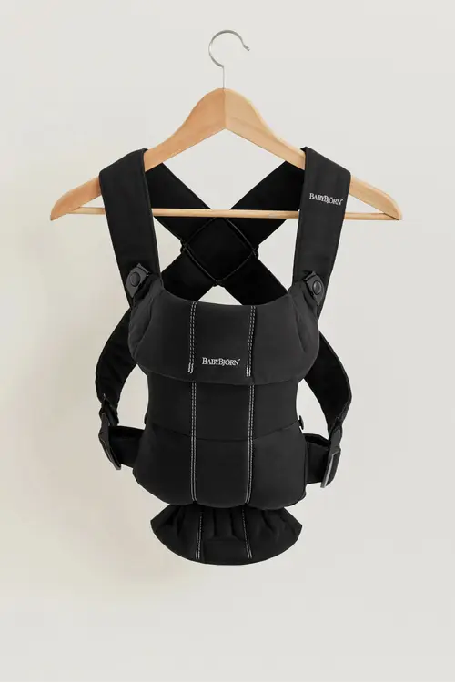 Marsupiu anatomic BabyBjorn  Mini Black, cu pozitii multiple de purtare, Tesatura-Tricot
