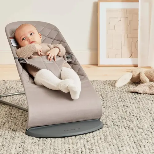 Balansoar BabyBjorn Bliss Sand Grey din tesatura matlasata cu aspect Clasic