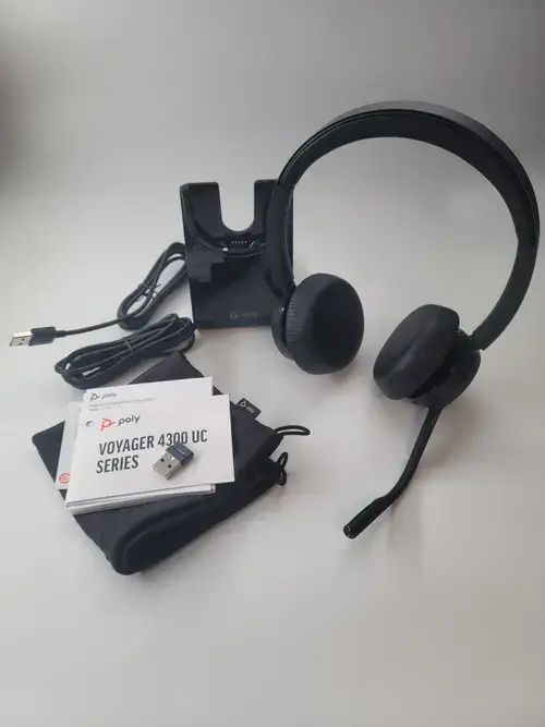 Casti Call Center Poly Voyager 4320 UC, Microfon, Wireless, USB-A + Stand de incarcare (Negru)