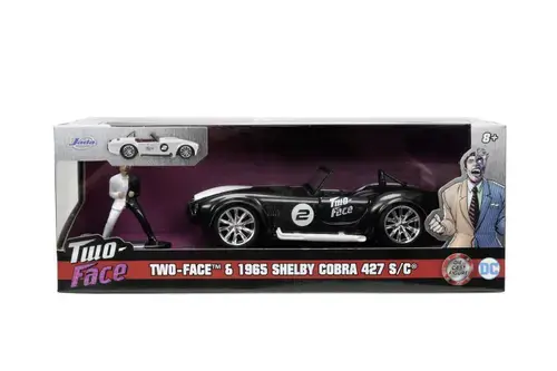 Set masina metalica si figurina, Shelby Cobra 427 & Two Face (Alb/Negru)