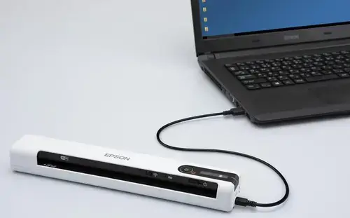 Scanner Epson DS-70 portabil, dimensiune A4, tip sheetfed, viteza scanare: 5.5 sec/pacina alb-negru si color, rezolutie optica 600x600dpi, , fiabilitate ciclu de lucru zilnic 300 pagini, formate ieşire : BMP, JPEG, TIFF, multi-TIFF, PDF