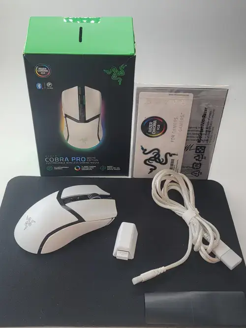 Mouse Gaming Razer Cobra Pro, iluminare Chroma RGB, 30.000 dpi, USB si Bluetooth (Alb)