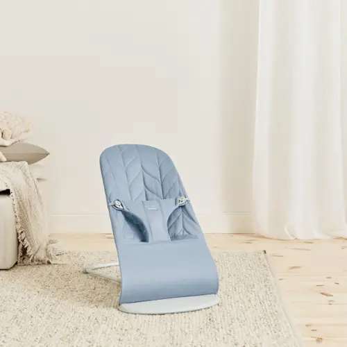 Balansoar BabyBjorn Bliss Blue cu aspect delicat de petala, tesatura matlasata, 0 - 2 ani